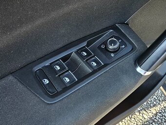 Volkswagen Touran 2.0 TDi Highline DSG - 11