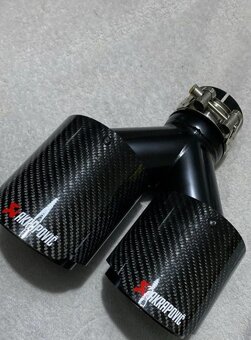 Nerezová  koncovka výfku carbon dizajn s  logom  akrapovič - 11