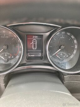 SKODA SUPERB Combi 2.0 TDI FULL VYBAVA - 11