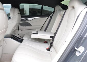 BMW Řada 8 840xD M-SPORT LASE S.CLOSE 235 kw - 11