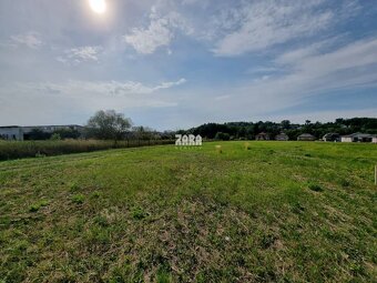 Priestranný stavebný pozemok 773 m² v obci Svinica, Košice - - 11