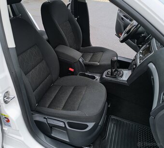 ŠKODA OCTAVIA COMBI 2.0 TDi 103KW CR FAMILY XENON NAVI ŤAŽNÉ - 11
