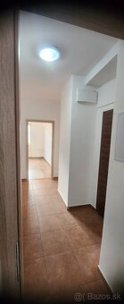 Ponúkame na predaj tehlový 2 izb.byt na ulici 17.Novembra. - 11