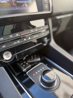 Jaguar F-Pace 2.0D I4 180k AWD A/T - 11