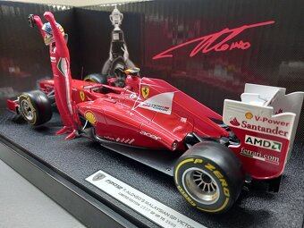 F1 FERRARI F2012 VÍTĚZ GP MALAYSIE 2012 ALONSO HOTWHEELS - 11