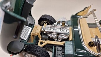 1:18 JAGUAR E CABRIO No. 40 - 11