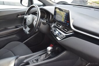 Toyota C-HR 1.8 Hybrid - slovenské auto - 11