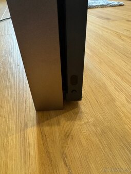 Xbox one x + 2 ovládače - 11