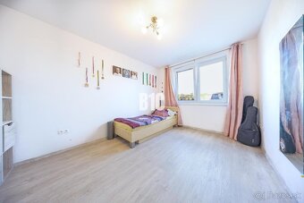 PRIESTRANNÝ 4 IZBOVÝ DVOJDOM V TICHOM PROSTREDÍ SLEPEJ ULICE - 11