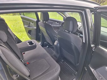 KIA SPORTAGE 2.0 CRDI 4x4 100 kw A/T automat - 11