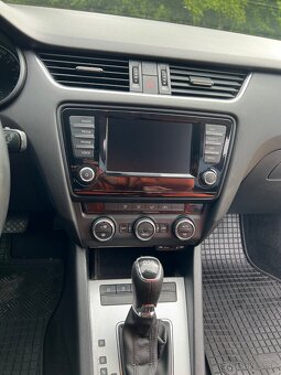 ŠKODA Octavia 3,1.6TDI,81kw,DSG,12/2015,biela perleť - 11