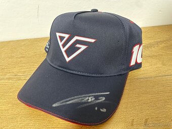 F1 prilby 1:2 a šiltovky podpisane a modely - 11