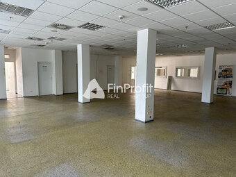 Na prenájom vykurovaný sklad s výmerou 8.600 m2 s administra - 11