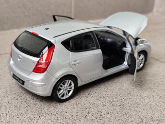 Predám tento Kovový model.Hyundai i30 - 11