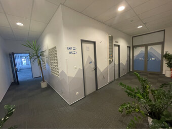 Prenájom kancelárskeho priestoru 473m² na ulici Galvaniho v  - 11