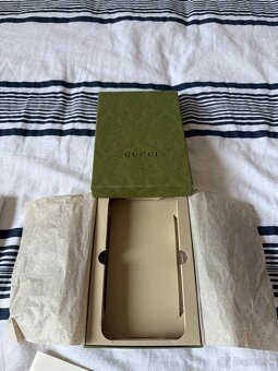 Originál kryty na IPhone 15/16 - 11