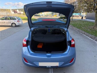 Hyundai i30 Hatchback 1.6 GDi Trikolor 6MT, Benzín 99 kW// - 11