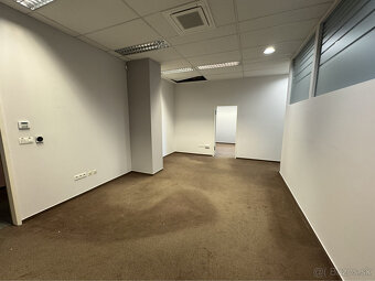 Prenájom kancelárskeho priestoru 380m² na ulici Galvaniho v - 11