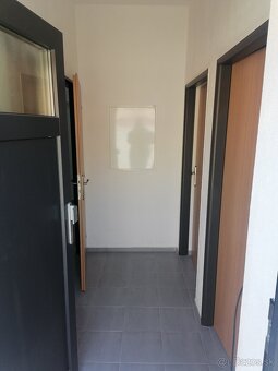 Prenájom novo zrekonštruovaných obch. priestorov v Lučenci - 11