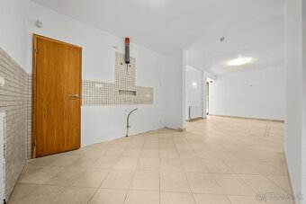 5 IZB.ROD.DOM S UNIKÁTNYM POZEMKOM - JURSKÁ, NOVÉ MESTO,BRAT - 11