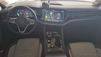 Prodám Volkswagen Touareg Elegance V6 3,0 TDI 210 kW 4MOT - 11