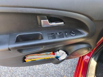 Kia Venga 1.4 benzin 66 kw , 74 000 km - 11