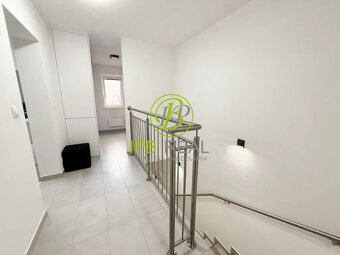 3-izb. byt s veľkou terasou a parkovaním v novostavbe v Pezi - 11