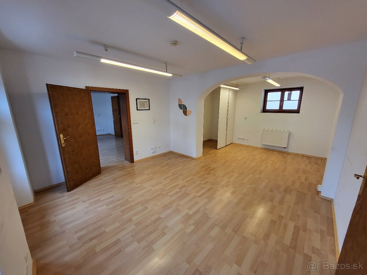 KANCELÁRSKY PRIESTOR - (6 MIESTNOSTÍ) 102,20m², PEZINOK - 12