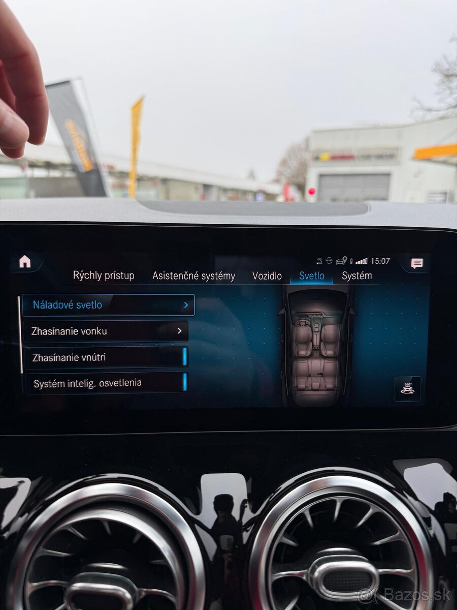 Mercedes benz GLA 220d - 12