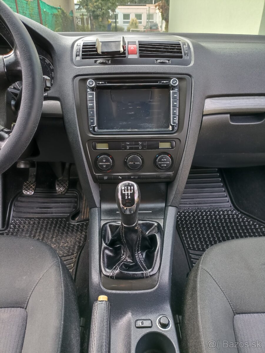 Predám Škodu Octaviu kombi - 12