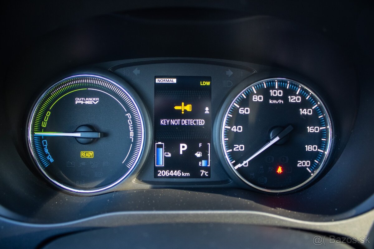 Outlander PHEV Plugin Hybrid 2,0 - 12