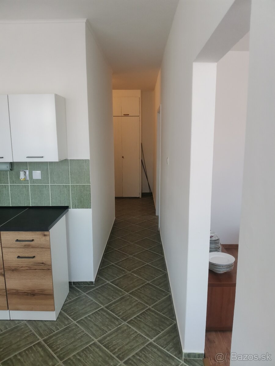 Prenájom 2 izbový byt Krompachy (Lorencova ul,centrum) - 12