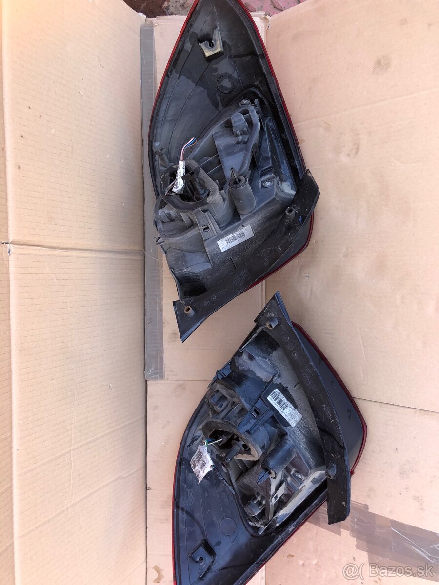PREDNÉ A ZADNÉ SVETLA DACIA SANDERO ORIGINAL - 12