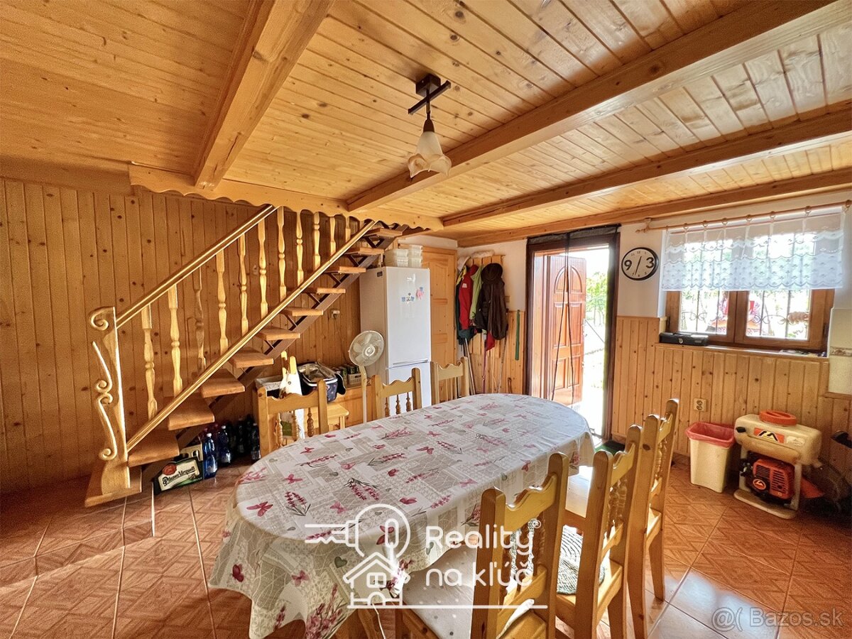 Na predaj krásna zariadená chata s vinohradom - Trávnica - 12