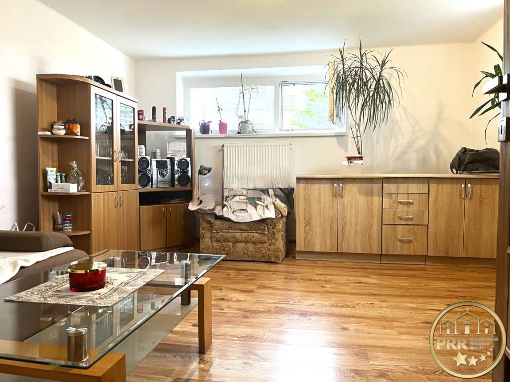 ZNÍŽENÁ CENA Pekný čiastočne prerobený rod.dom, V. Ch - 12