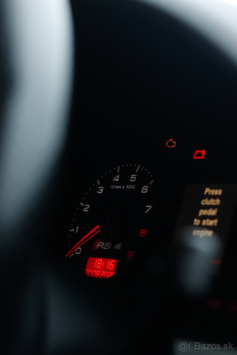 Audi RS4 avant b7 - 12