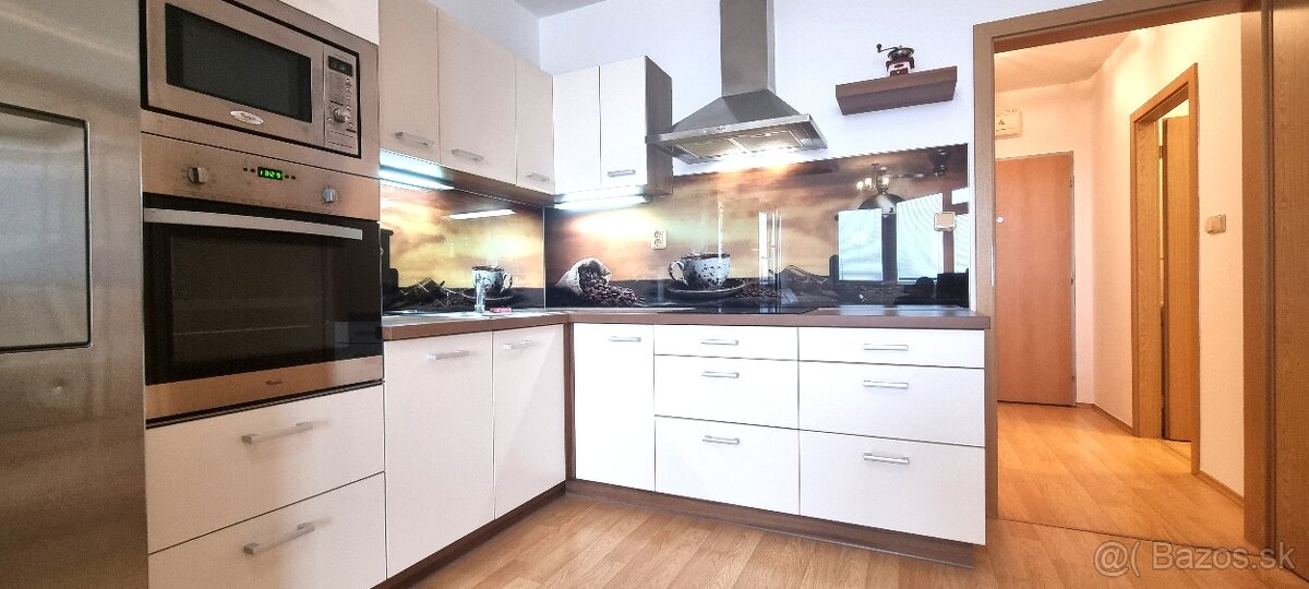 PEKNÝ KLIMATIZOVANÝ 2i. BYT 55 m2 S PARKOVANÍM V BRATISLAVE. - 12