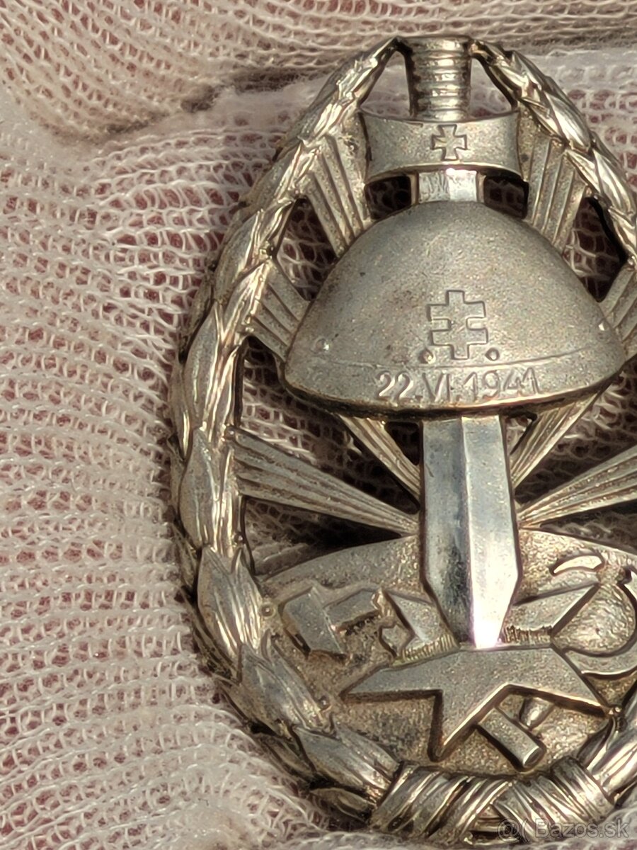 Odznak.vyznamenanie..vf. - 12