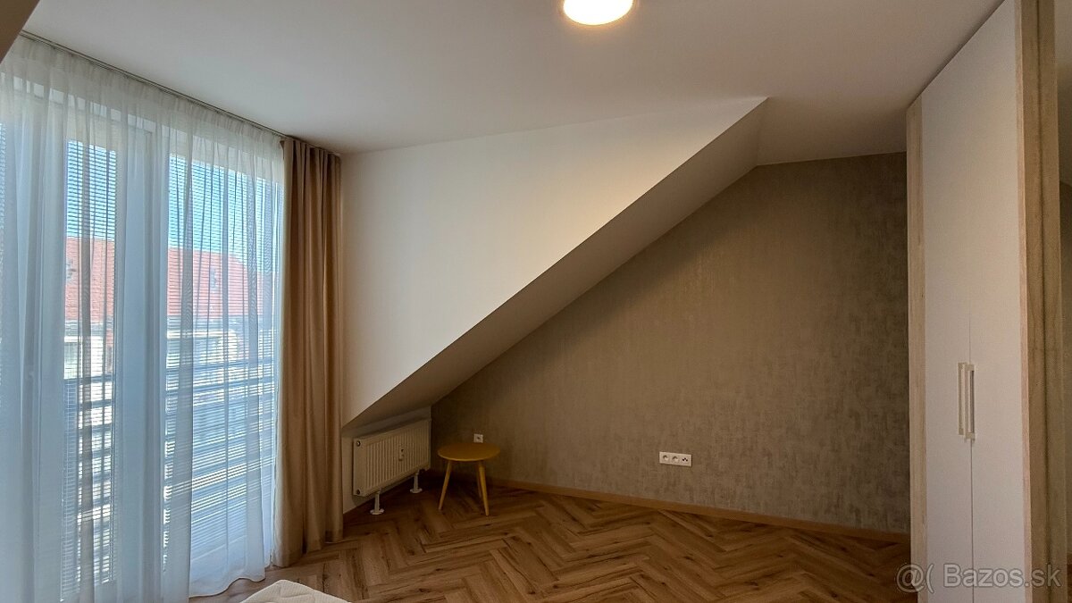 2- Izbový moderný byt na predaj s výhľadom na mesto. - 12