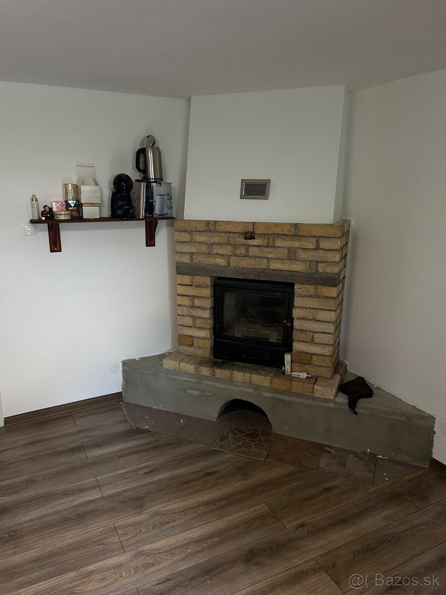 POKOJNÉ BÝVANIE V RODINNOM DOME V ŽIARI NAD HRONOM - 12