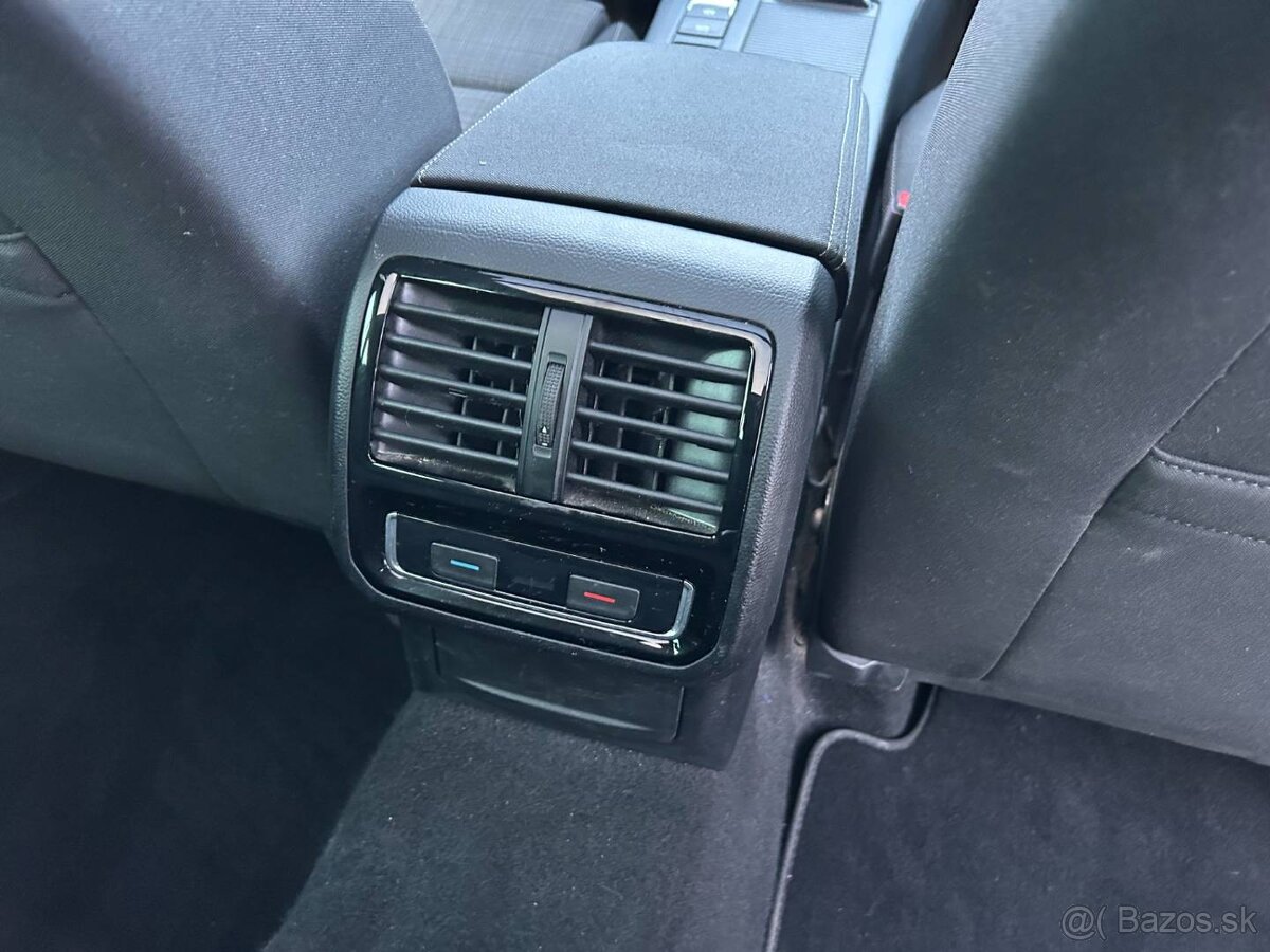 Volkswagen Passat Variant 2.0 TDI EVO Elegance DSG - 12