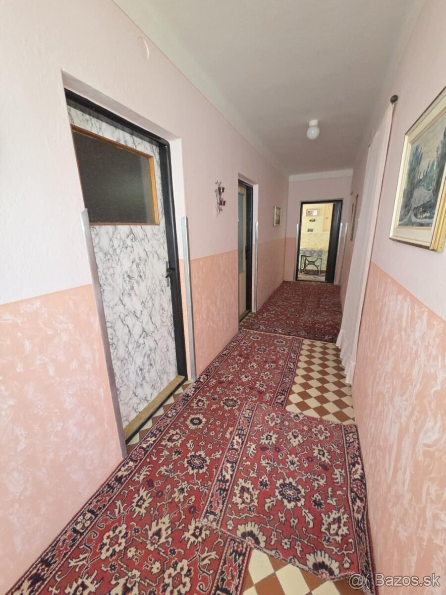 PREDAJ poschodový dom v obci Pastovce s pekným pozemkom - 12