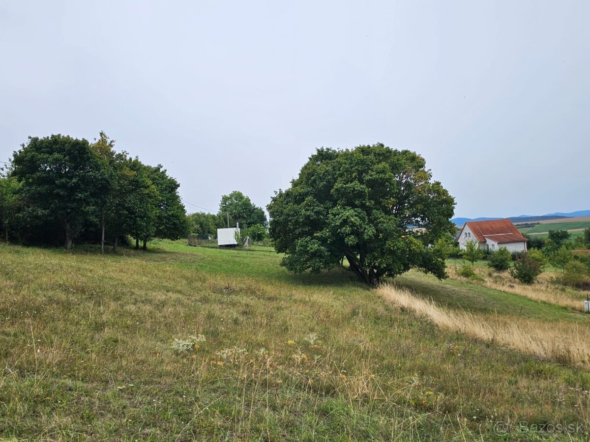 Stavebný pozemok 1 hod od BA; s výhľadom na Veľkú Javorinu. - 12