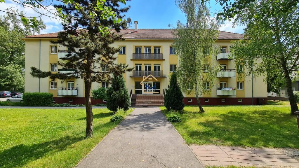 TEHLOVÝ ZARIADENÝ 2 IZBOVÝ BYT + GARÁŽ, ZLATÝ POTOK - 12