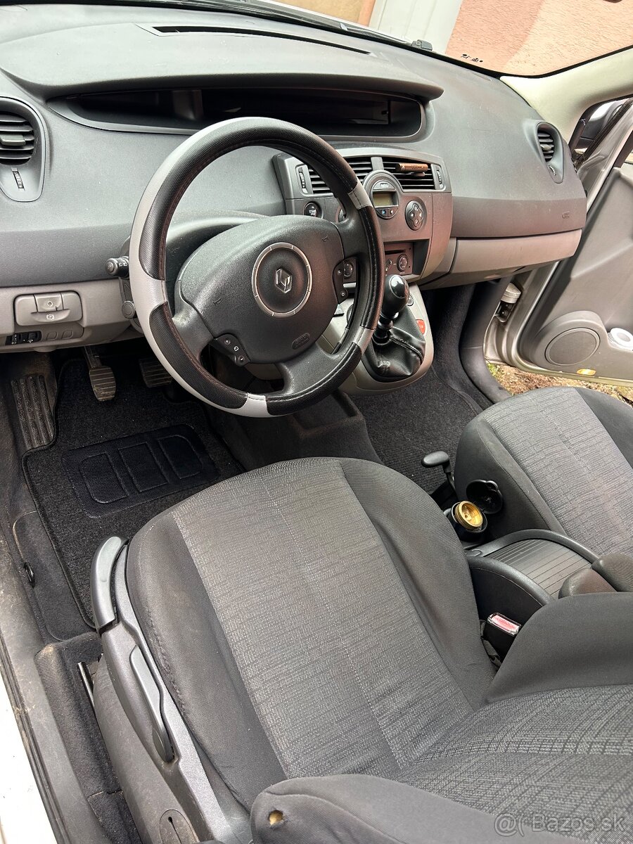 Renault Megane Scenic - 12