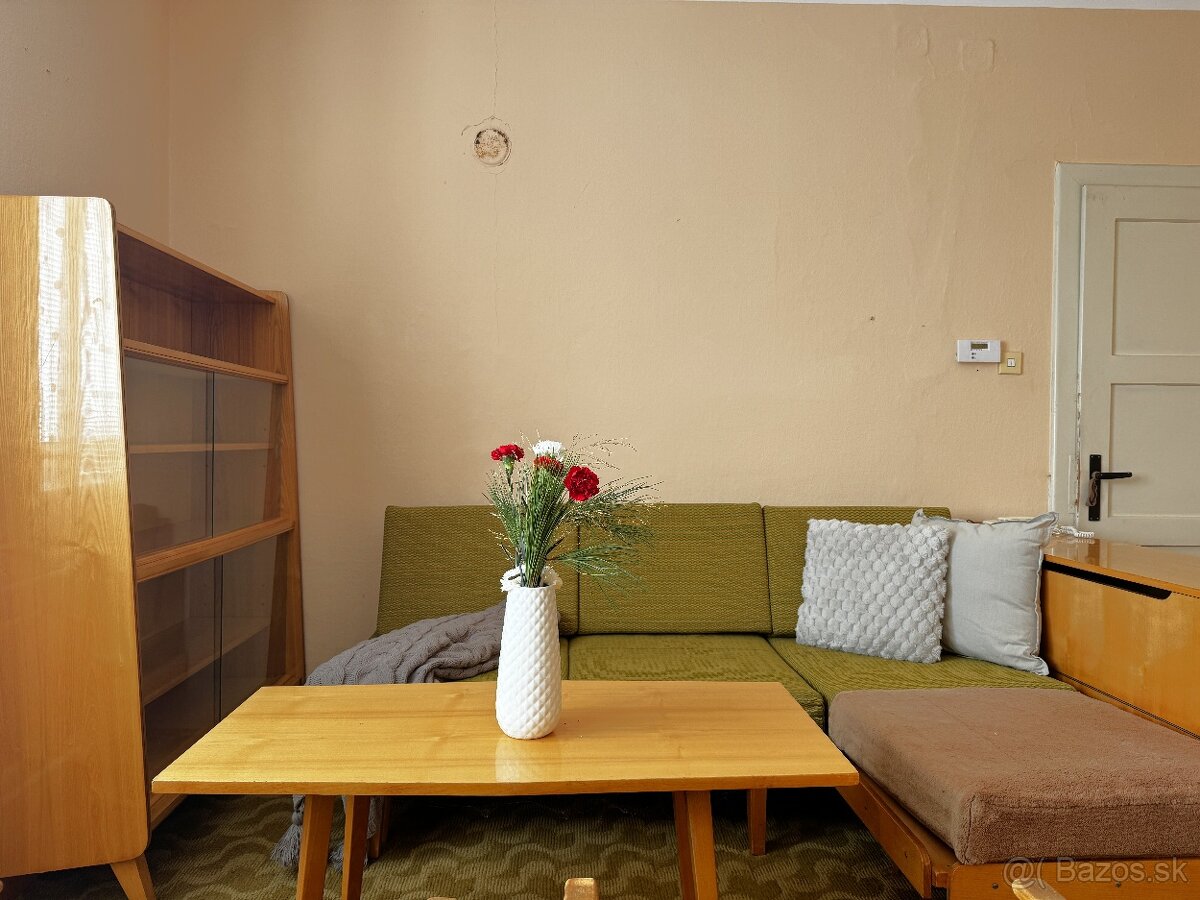 NA PREDAJ: Udržiavaný podpivničený vidiecky domček, Poruba - 12