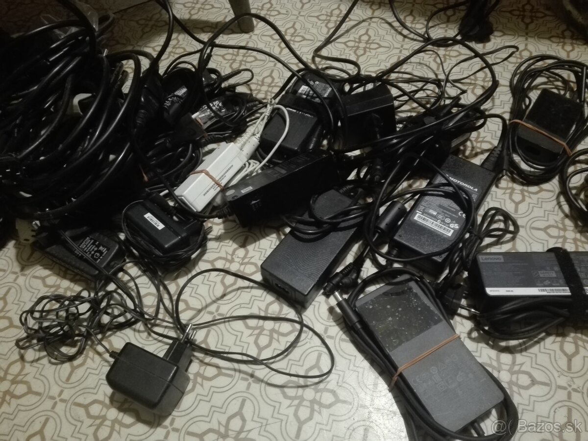 Nabíjačky, Adaptery, Káble VGA,LAN atd. - 12
