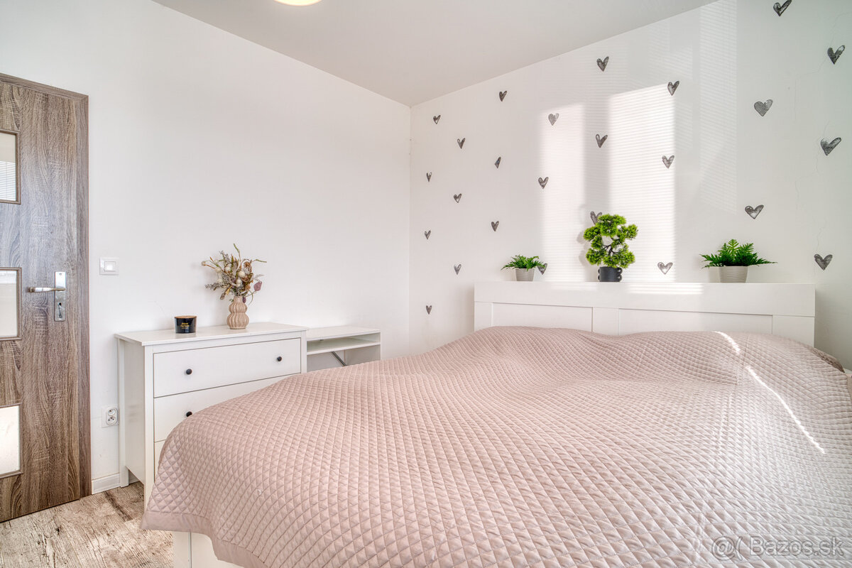 Na predaj priestranný 4-izbový rodinný dom v Bernolákove - 12