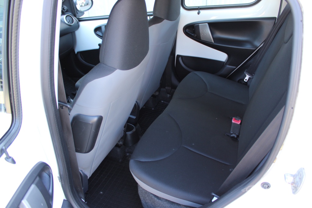 Toyota Aygo 1,0 i 50 kW - 12