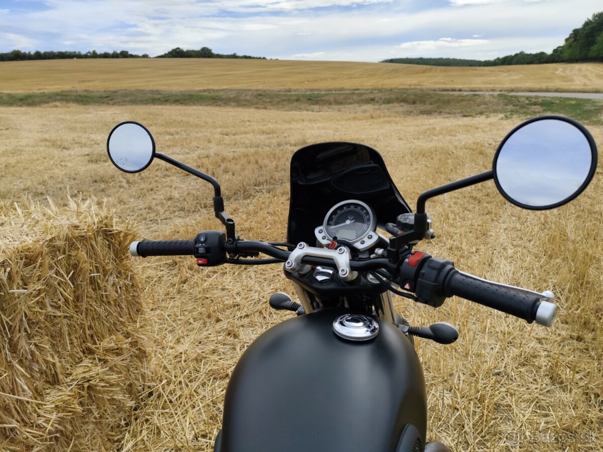 Triumph street twin 900 - 12